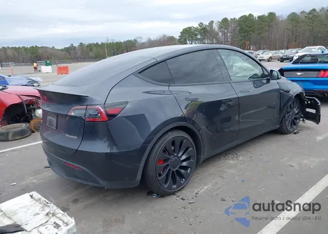 2024 Tesla Model Y Performance Dual Motor All-Wheel Drive z USA, uszkodzony, nr VIN 7SAYGDEF9RF022552